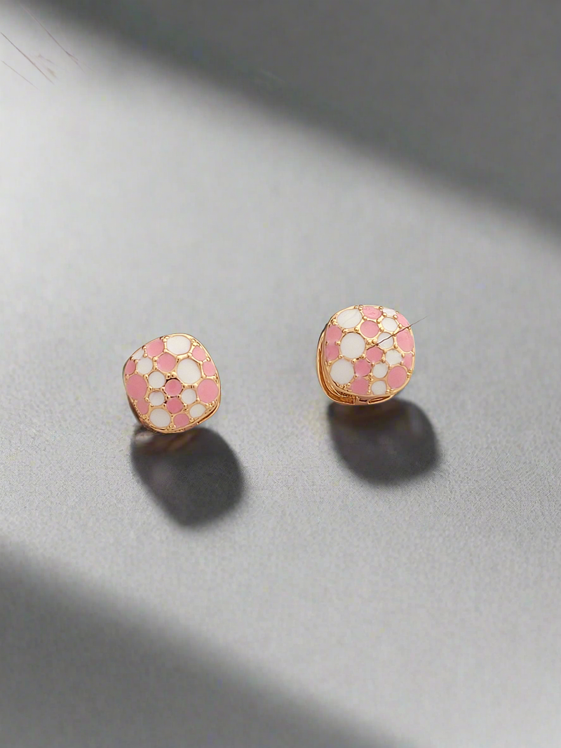 Enamelled studs