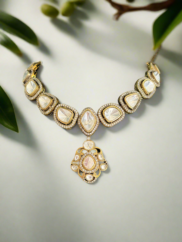 ELEGANT KUNDAN CHOKER SET