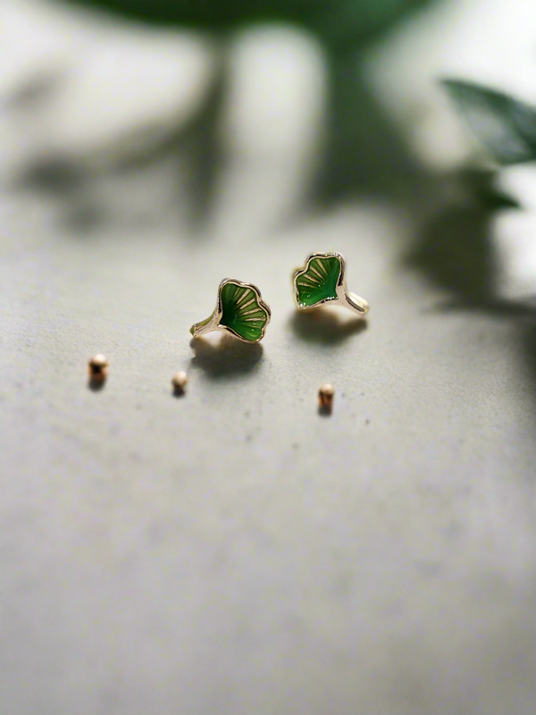 Enamelled leaf mini studs