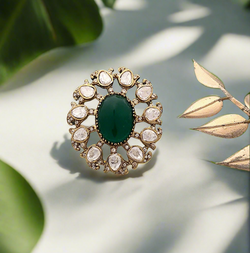 COCKTAIL RING WITH EMERALD CRYSTAL
