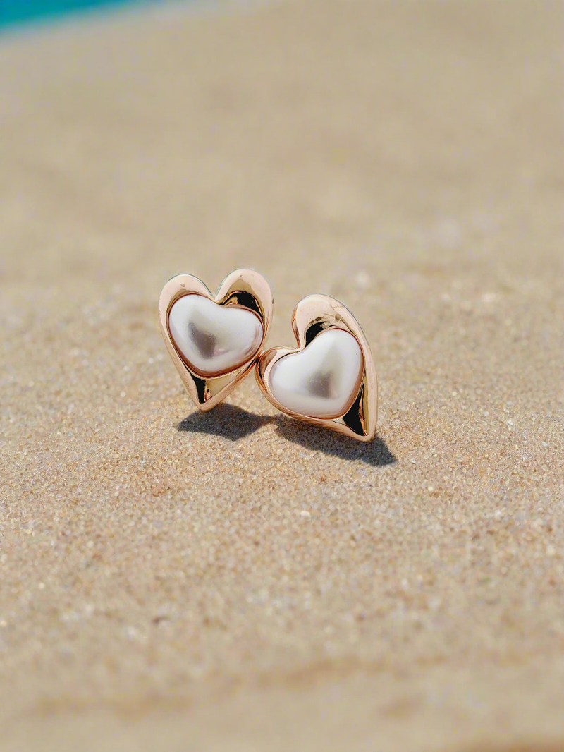 Textured edge pearl stud earrings