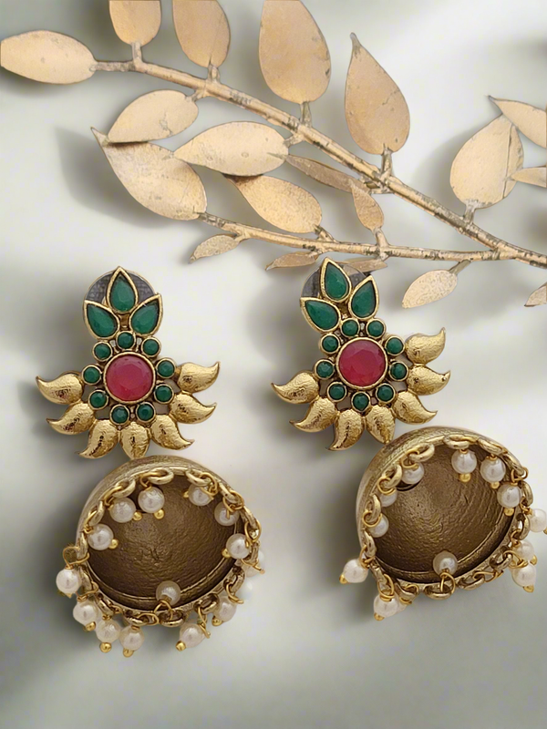 Traditional earrings in gold finish