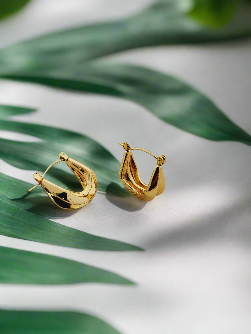 Modern & Bold chunky gold hoop earrings