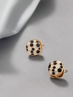 Enamelled studs