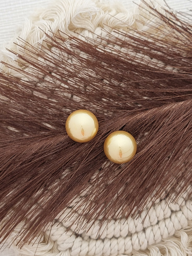 Golden pearl studs