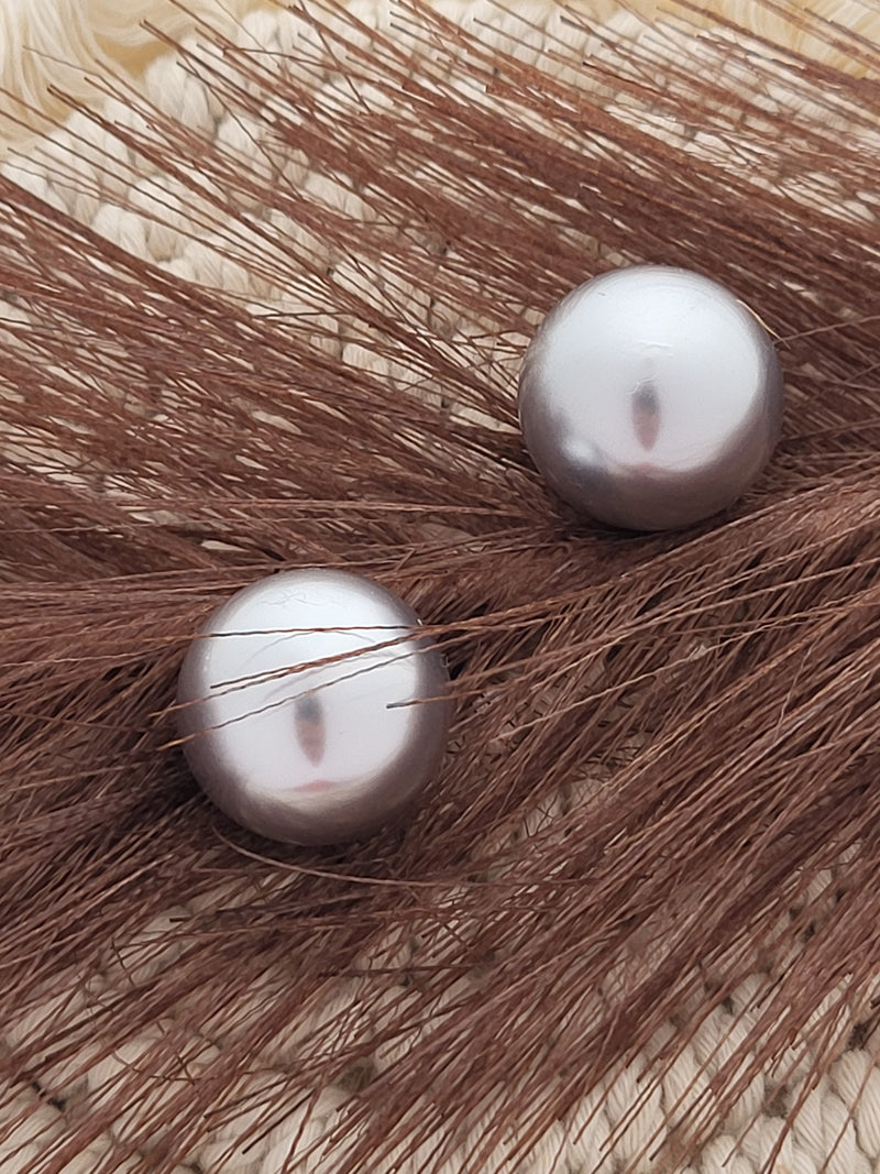 Pearl studs